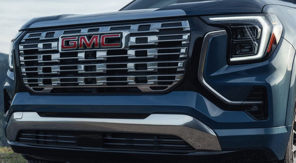 Chrome grille on a blue 2026 GMC Terrain