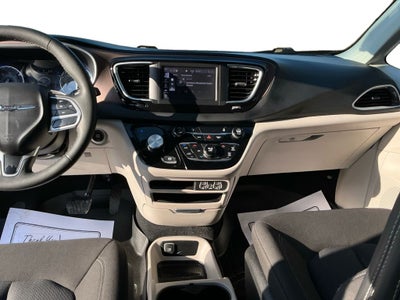 2024 Chrysler Voyager LX