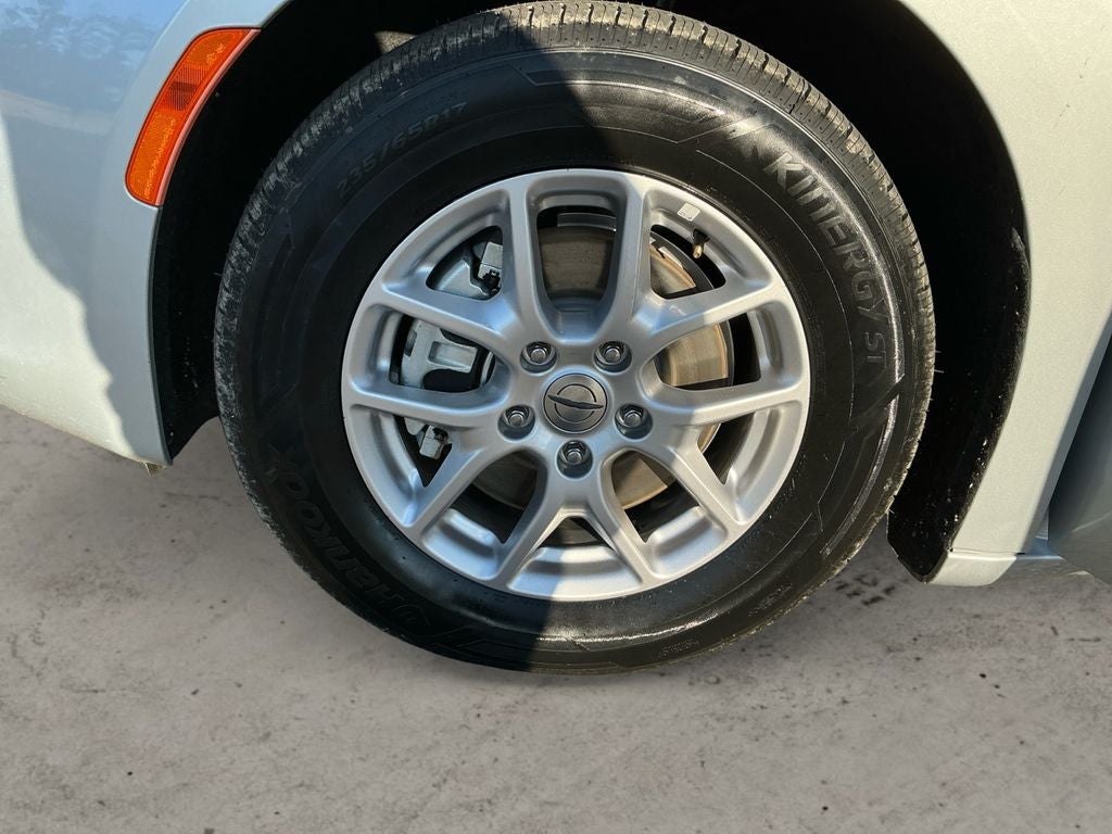 2024 Chrysler Voyager LX