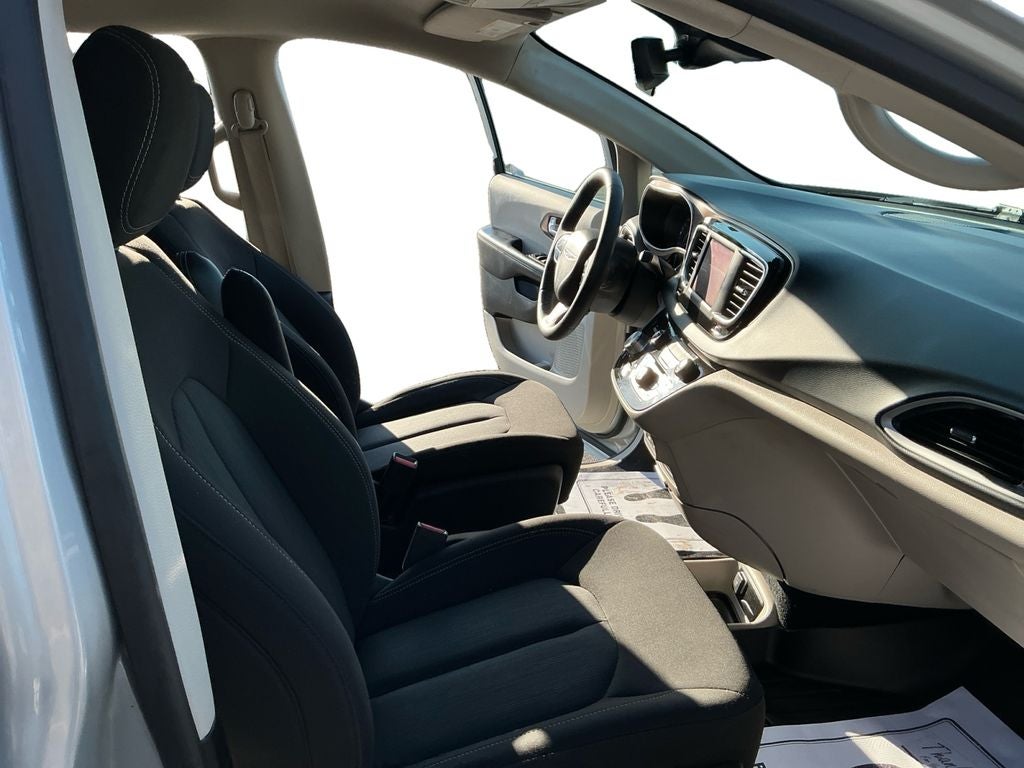 2024 Chrysler Voyager LX