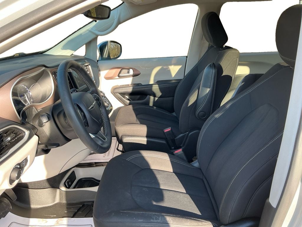 2024 Chrysler Voyager LX