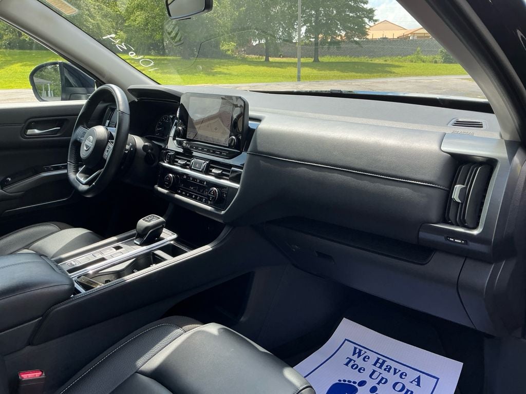 2024 Nissan Pathfinder SL