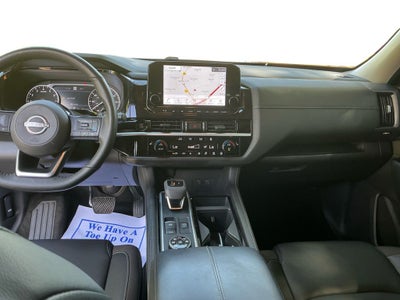 2025 Nissan Pathfinder SL