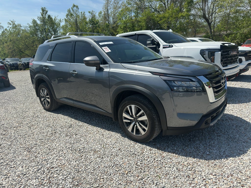 2025 Nissan Pathfinder SL