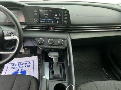 2025 Hyundai Elantra SE