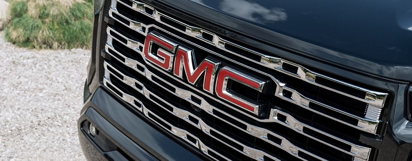 Chrome grille on a black 2026 GMC Canyon Denali 